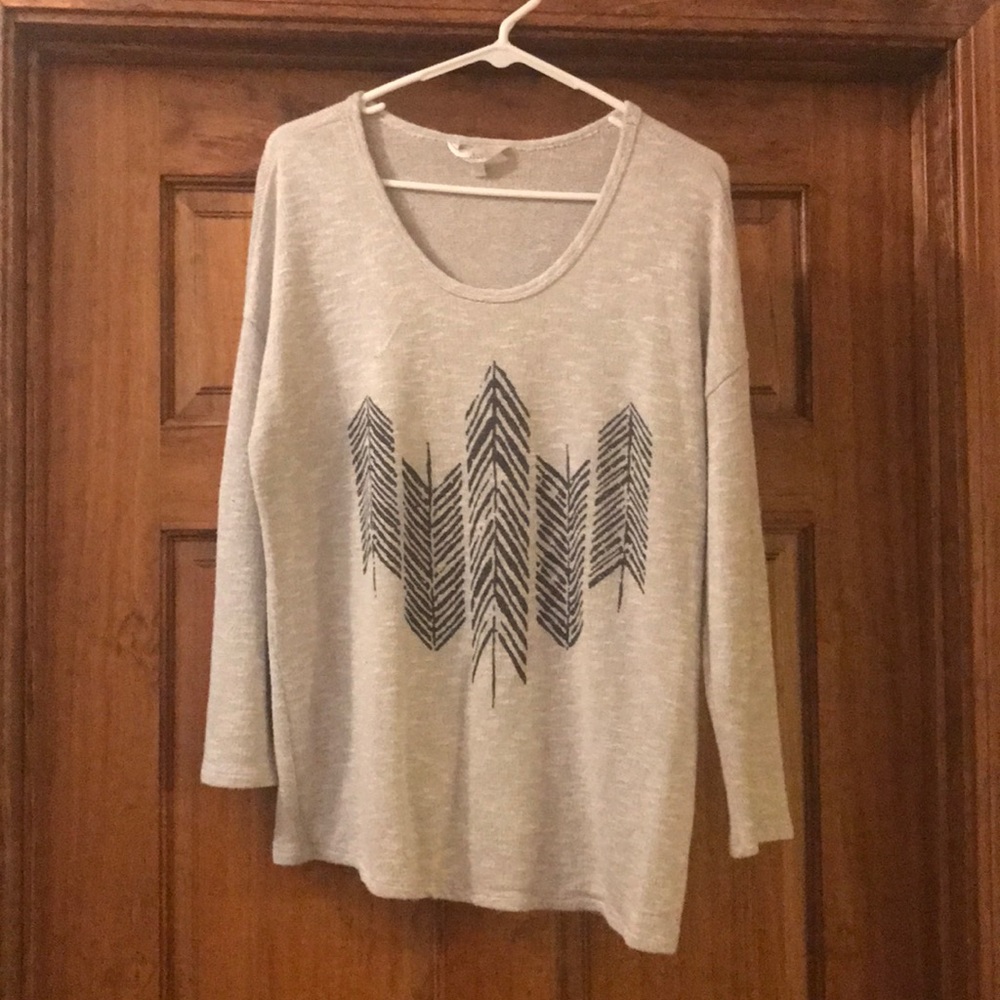 Light weight feather pattern sweater